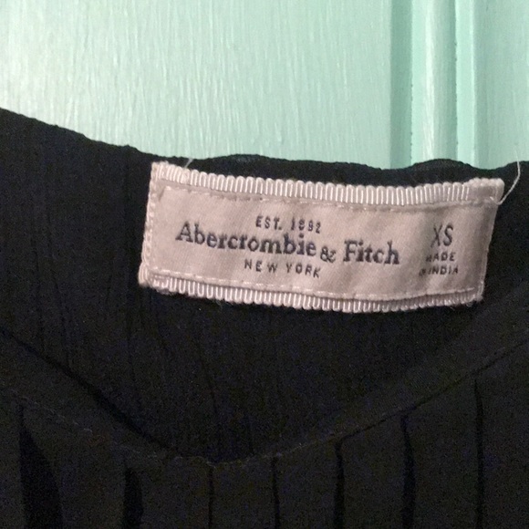Black Ruffle tank top // Abercrombie & Fitch // XS - Picture 4 of 5